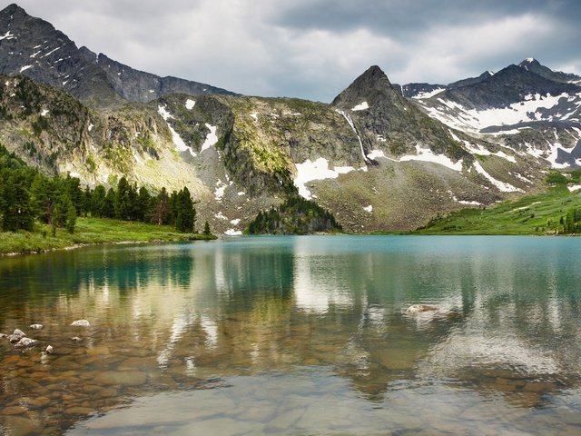 Обои небо, облака, деревья, вода, озеро, горы, лес, отражение, the sky, clouds, trees, water, lake, mountains, forest, reflection разрешение 1920x1080 Загрузить