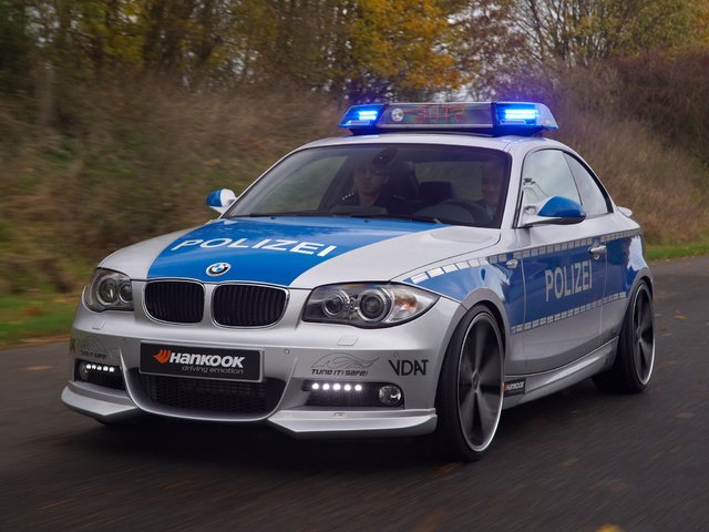 Обои avto, policiya разрешение 2048x1536 Загрузить