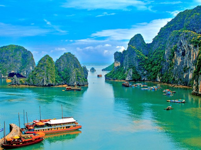 Обои скалы, море, бухта, тропики, вьетнам, rocks, sea, bay, tropics, vietnam разрешение 5079x3040 Загрузить