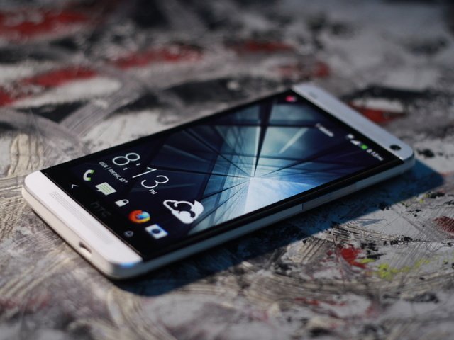 Обои смартфон, htc one, стильный, smartphone, stylish разрешение 1920x1080 Загрузить