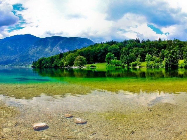 Обои озеро и горы в словении, the lake and mountains in slovenia разрешение 2560x1440 Загрузить