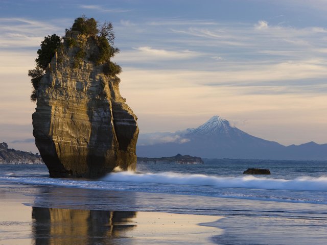 Обои море, скала, новая зеландия, гора таранаки, sea, rock, new zealand, mt taranaki разрешение 2000x1333 Загрузить