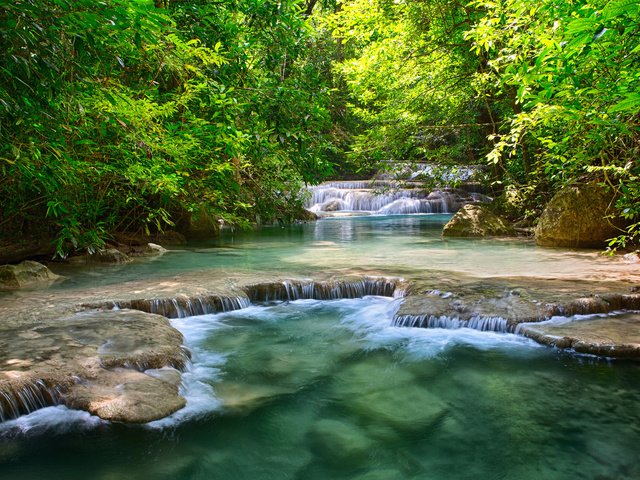 Обои деревья, река, зелень, листья, тайланд, водопады, trees, river, greens, leaves, thailand, waterfalls разрешение 1920x1080 Загрузить