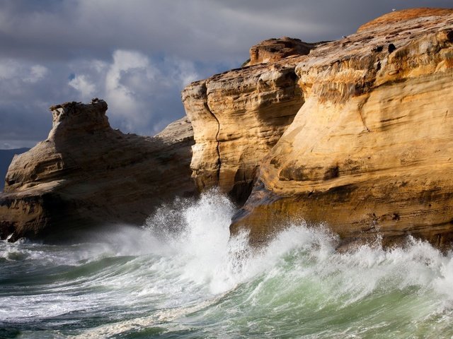 Обои скалы, природа, волны, море, прибой, стихия, утес, rocks, nature, wave, sea, surf, element, rock разрешение 2560x1600 Загрузить