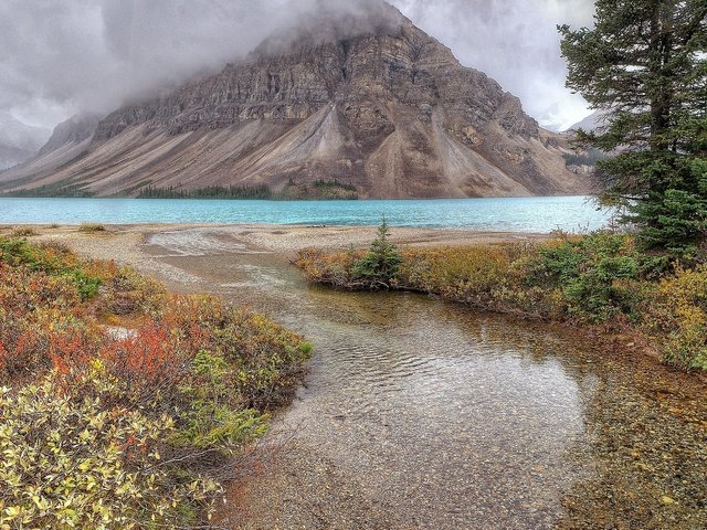 Обои деревья, озеро, горы, тучи, пейзаж, trees, lake, mountains, clouds, landscape разрешение 1920x1200 Загрузить