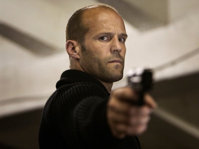 Обои пистолет, актёр, механик, джейсон стэтхэм, the mechanic, gun, actor, mechanic, jason statham разрешение 2560x1600 Загрузить