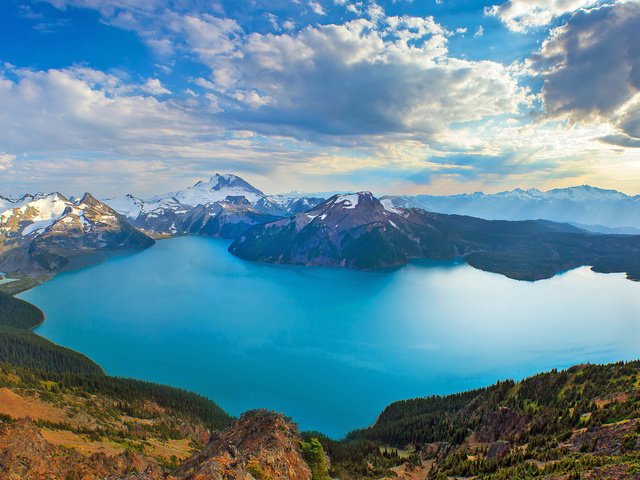 Обои озеро, горы, природа, вид сверху, британская колумбия, lake, mountains, nature, the view from the top, british columbia разрешение 2560x1347 Загрузить