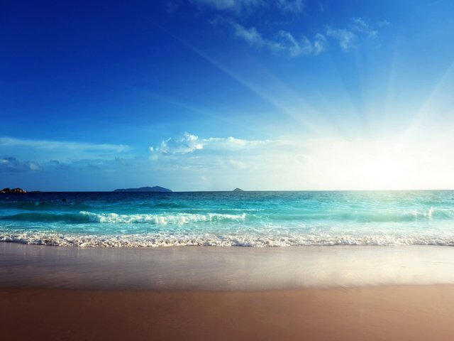 Обои небо, облака, солнце, море, песок, пляж, the sky, clouds, the sun, sea, sand, beach разрешение 2560x1600 Загрузить