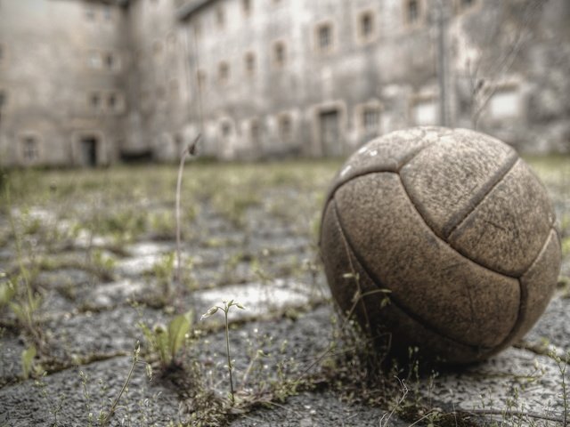 Обои футбол, спорт, мяч, двор, football, sport, the ball, yard разрешение 5441x3343 Загрузить