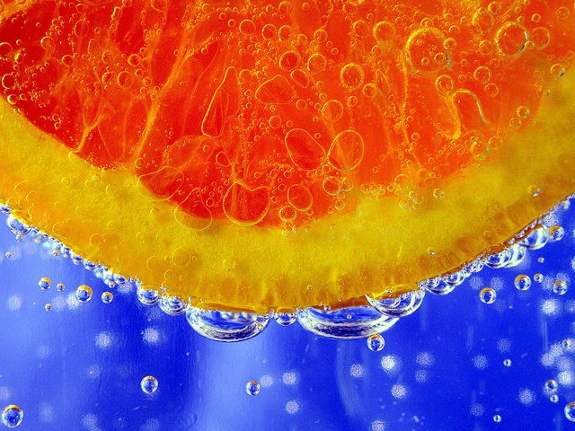 Обои вода, апельсин, пузырьки, долька, water, orange, bubbles, slice разрешение 2048x1463 Загрузить