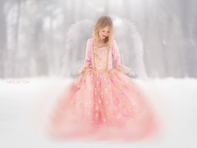 Обои снег, природа, платье, крылья, дети, девочка, ангел, розовое, snow, nature, dress, wings, children, girl, angel, pink разрешение 2048x1367 Загрузить