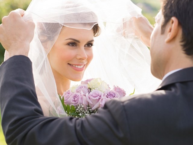 Обои цветы, букет, жених, свадьба, невеста, фата, flowers, bouquet, the groom, wedding, the bride, veil разрешение 6144x4080 Загрузить