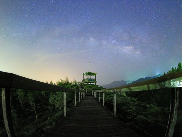 Обои тайвань, млечный путь, чайная плантация, thunderbolt_tw, taiwan, the milky way, tea plantation разрешение 2048x1365 Загрузить