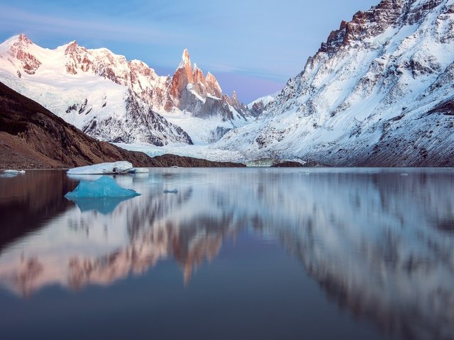 Обои озеро, горы, снег, зима, отражение, lake, mountains, snow, winter, reflection разрешение 1920x1282 Загрузить