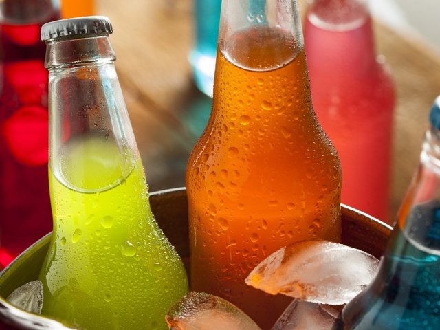 Обои лёд, напитки, бутылки, газированные, прохладительные, ice, drinks, bottle, carbonated, refreshing разрешение 2880x1920 Загрузить