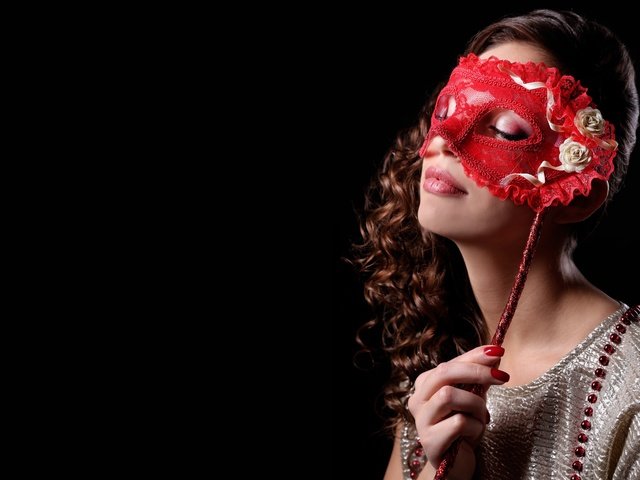 Обои девушка, маска, кудри, волосы, черный фон, макияж, помада, girl, mask, curls, hair, black background, makeup, lipstick разрешение 7472x5281 Загрузить