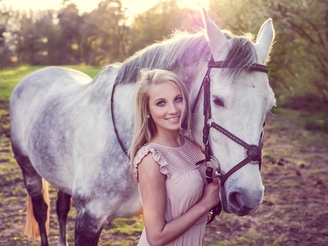 Обои девушка, улыбка, конь, lisette lubbers, lisette, girl, smile, horse разрешение 2048x1365 Загрузить