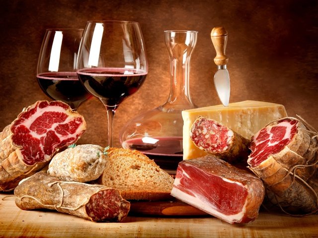 Обои сыр, вино, мясо, красное, колбаса, салями, копчености, cheese, wine, meat, red, sausage, salami, smoked разрешение 2880x1799 Загрузить