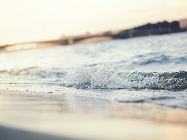 Обои вода, макро, море, песок, пляж, волна, water, macro, sea, sand, beach, wave разрешение 2880x1868 Загрузить