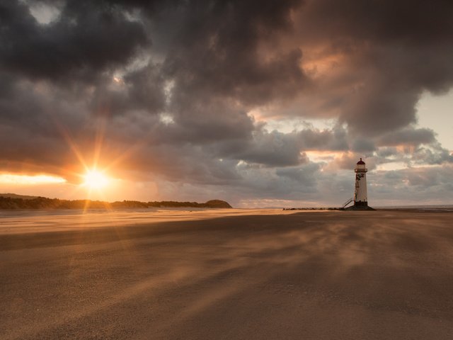 Обои солнце, пейзаж, пляж, маяк, океан, north wales, the sun, landscape, beach, lighthouse, the ocean разрешение 3840x2400 Загрузить