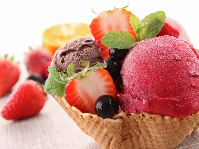 Обои мороженое, клубника, ягоды, сладкое, десерт, смородина, ice cream, strawberry, berries, sweet, dessert, currants разрешение 4798x3198 Загрузить
