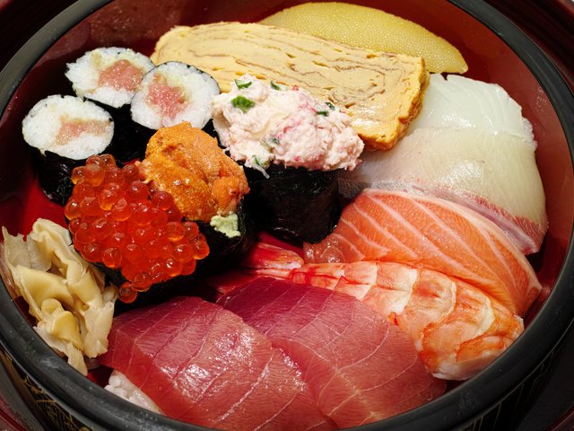 Обои еда, тарелка, рыба, суши, роллы, морепродукты, food, plate, fish, sushi, rolls, seafood разрешение 2048x1365 Загрузить