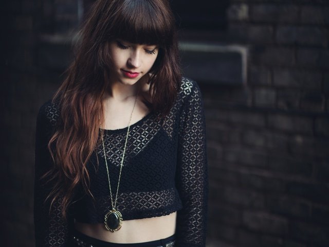 Обои девушка, модель, черное, подвеска, челка, taylor penshorn, sara kiesling, girl, model, black, suspension, bangs разрешение 2880x1920 Загрузить