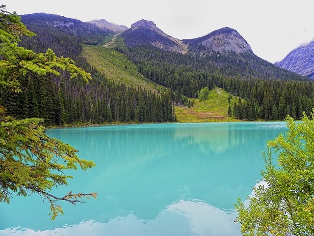Обои озеро, горы, канада, скалистые горы, изумрудное озеро, lake, mountains, canada, rocky mountains, emerald lake разрешение 2880x2160 Загрузить