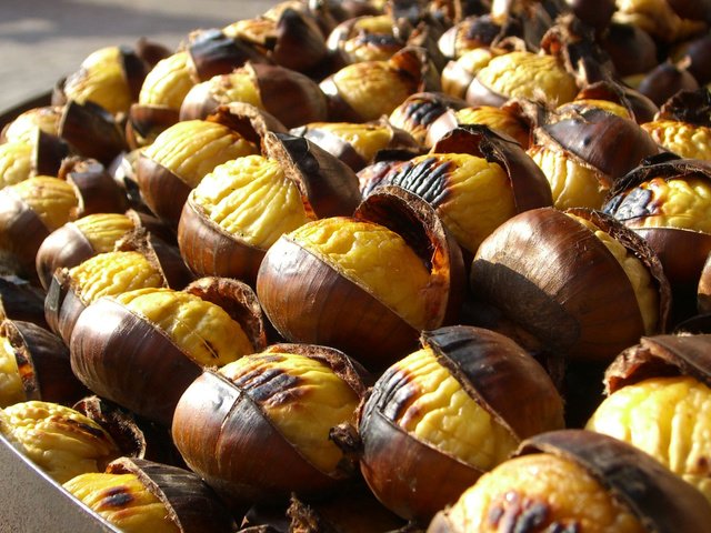 Обои орехи, каштаны, жареные, nuts, chestnuts, fried разрешение 2844x1600 Загрузить