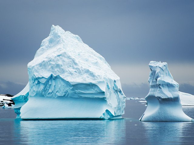 Обои небо, природа, лёд, айсберг, океан, антарктида, the sky, nature, ice, iceberg, the ocean, antarctica разрешение 2559x1656 Загрузить