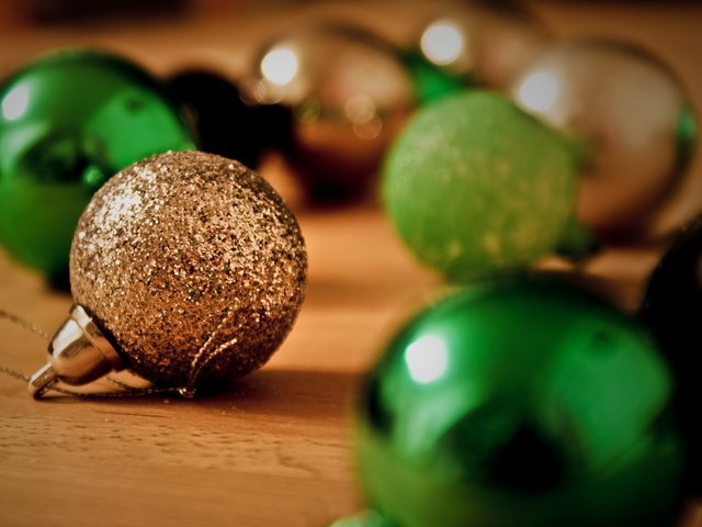 Обои шары, макро, игрушки, праздник, balls, macro, toys, holiday разрешение 2560x1714 Загрузить