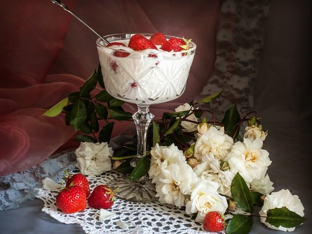 Обои розы, клубника, десерт, йогурт, roses, strawberry, dessert, yogurt разрешение 1920x1299 Загрузить