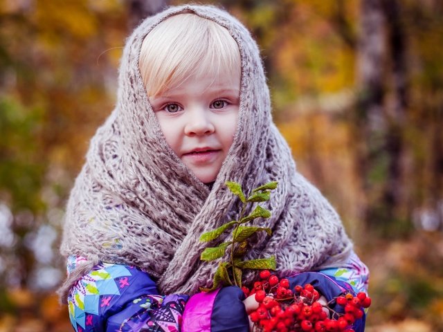 Обои девочка, ребенок, платок, girl, child, shawl разрешение 3000x2000 Загрузить