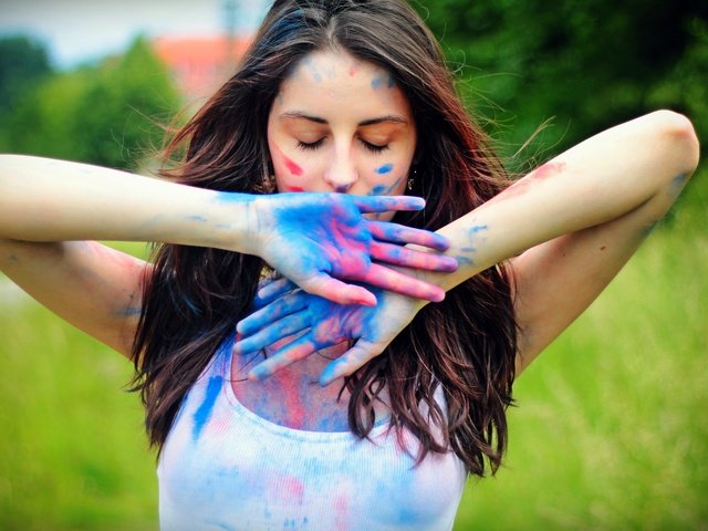 Обои девушка, краски, руки, girl, paint, hands разрешение 4977x3318 Загрузить