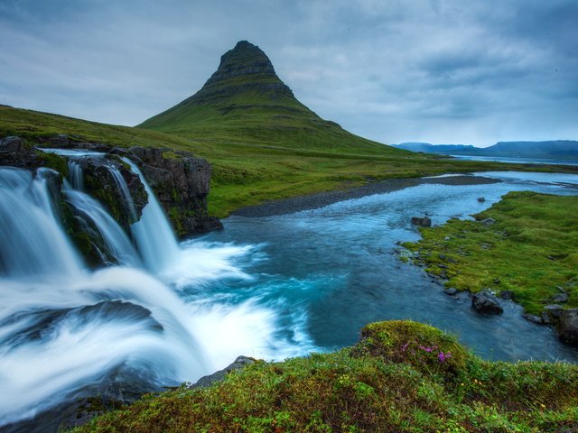 Обои зелень, гора, водопад, исландия, snæfellsnes national park, киркьюфетль, greens, mountain, waterfall, iceland, kirkjufell разрешение 6016x4016 Загрузить