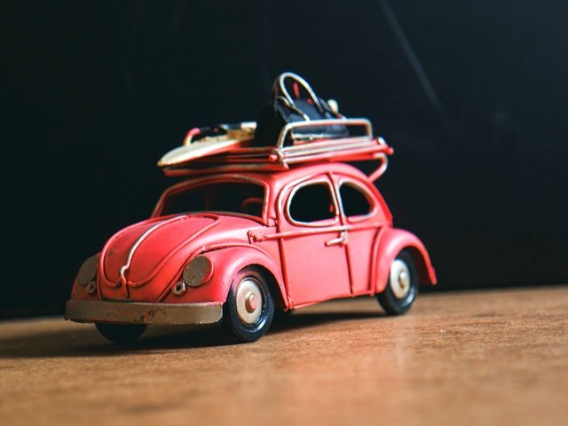 Обои макро, игрушка, автомобиль, игрушечный автомобиль, macro, toy, car, toy car разрешение 2880x1800 Загрузить