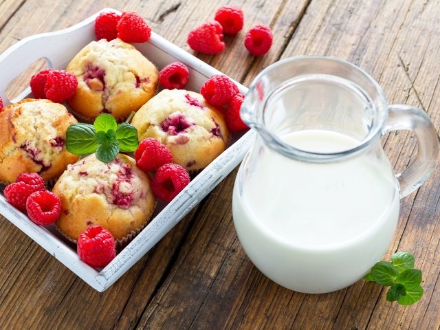 Обои малина, ягоды, молоко, выпечка, варенье, кексы, baking, капкейк, молока, raspberry, berries, milk, cakes, jam, cupcakes, cupcake разрешение 2880x1920 Загрузить