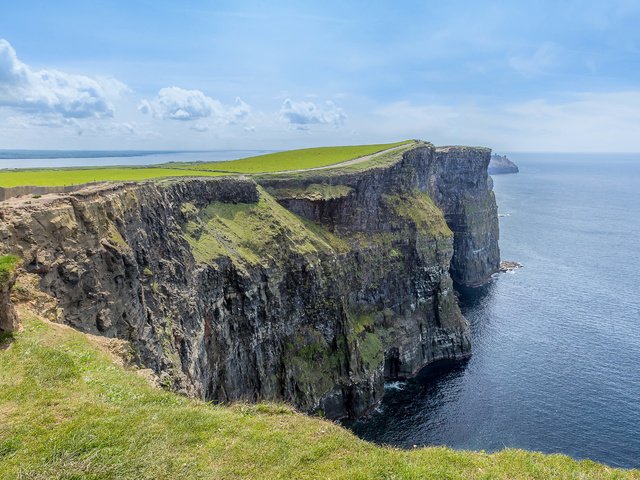 Обои скалы, океан, ирландия, killilagh, clare, графство клэр, rocks, the ocean, ireland, county clare разрешение 5084x2915 Загрузить