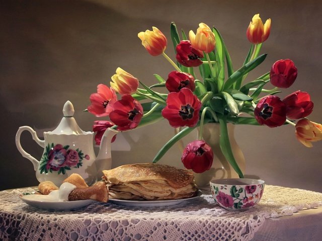 Обои букет, тюльпаны, чашка, чайник, блины, натюрморт, сметана, bouquet, tulips, cup, kettle, pancakes, still life, sour cream разрешение 1920x1220 Загрузить