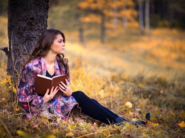 Обои дерево, девушка, осень, книга, задумчивость, tree, girl, autumn, book, reverie разрешение 2000x1335 Загрузить