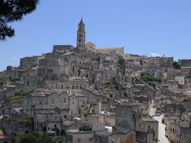 Обои горы, дома, италия, колокольня, матера, mountains, home, italy, the bell tower, mater разрешение 2880x1646 Загрузить