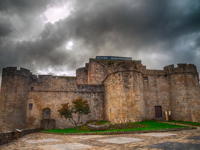 Обои тучи, крепость, испания, castillo, sanabria, clouds, fortress, spain разрешение 2800x1800 Загрузить