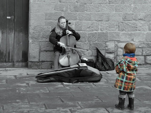 Обои девушка, музыка, улица, ребенок, виолончель, girl, music, street, child, cello разрешение 2560x1707 Загрузить