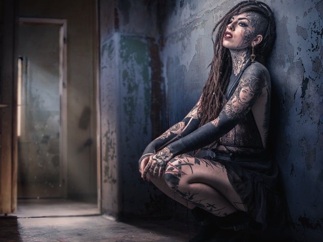 Обои девушка, модель, тату, длинные волосы, thomas kilian, girl, model, tattoo, long hair разрешение 2048x1919 Загрузить