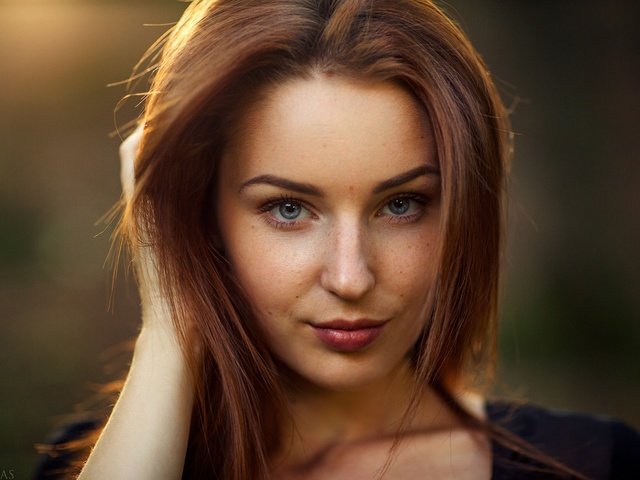 Обои свет, девушка, портрет, взгляд, волосы, лицо, eikonas, light, girl, portrait, look, hair, face разрешение 2048x1366 Загрузить