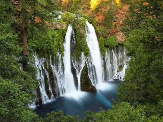 Обои деревья, ка­ли­фор­нийс­кая, скалы, macarthur, burney falls, лес, водопад, сша, сверху, калифорния, водопады, trees, california, rocks, forest, waterfall, usa, top, ca, waterfalls разрешение 5000x3333 Загрузить