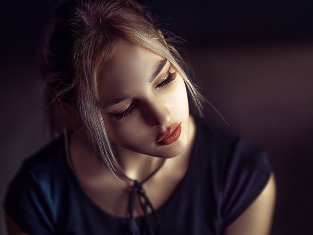 Обои девушка, блондинка, портрет, макияж, губки, яна березова, girl, blonde, portrait, makeup, sponge, jan berezov разрешение 2560x1707 Загрузить