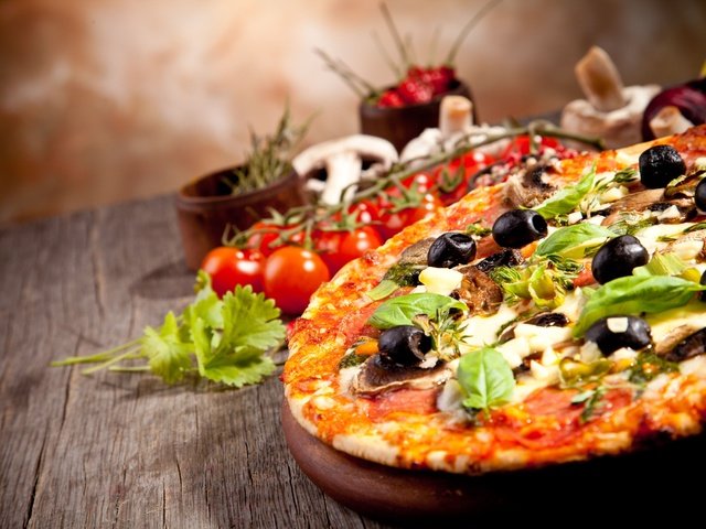 Обои зелень, грибы, помидоры, оливки, пицца, greens, mushrooms, tomatoes, olives, pizza разрешение 5616x3744 Загрузить