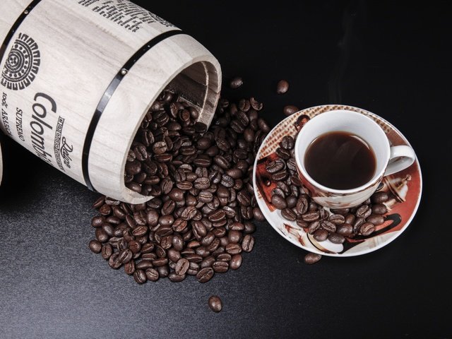 Обои напиток, зерна, кофе, чашка, кофейные зерна, drink, grain, coffee, cup, coffee beans разрешение 2048x1365 Загрузить