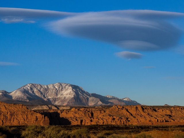 Обои небо, облака, горы, плато, the sky, clouds, mountains, plateau разрешение 2048x1152 Загрузить